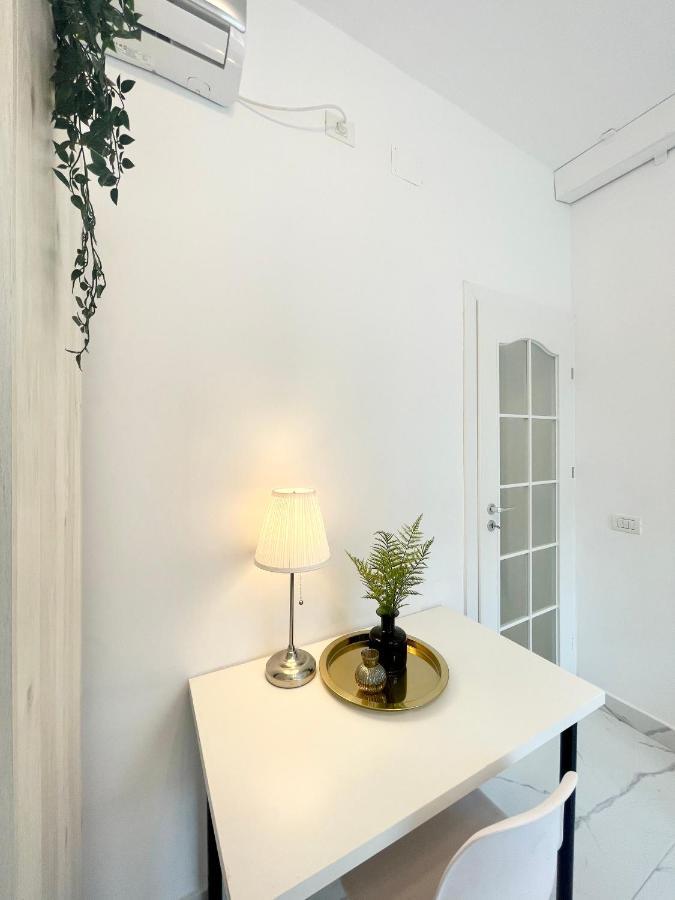 Cozy Central Studio Near Park Bucharest Exterior photo